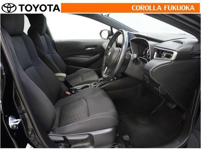 お客様にお座りいただくシートは、手作業で丁寧に洗浄いたしました。