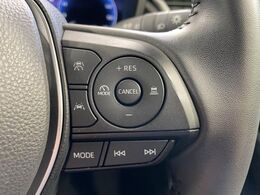 【レーダークルーズコントロール】高速道路での長距離走行が楽に！！自動で速度を保つクルーズコントロールが、衝突軽減システムと連携し、前方の車両を感知して車間を保つように速度調節してくれます！！