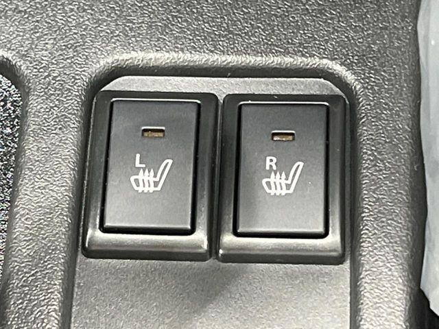 【シートヒーター】寒い日に重宝するシートヒーター！エアコンより早く温まってくれるので寒がりの人も安心ですね♪エアコンの温風は乾燥するから苦手、という方にもをおすすめです。