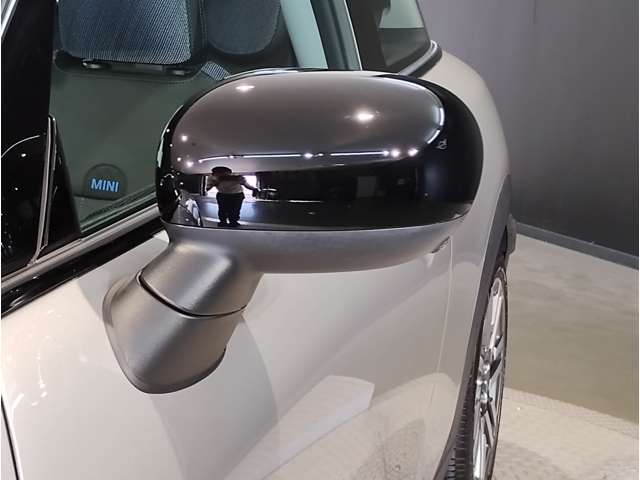 ドアミラーカバーを交換することでMINIの雰囲気がガラッと変わります！純正アクセサリーからお好みでお選びいただけます。