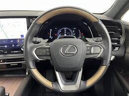 【ステアリング】軽い力で扱いやすいハンドルです。目立つ傷やスレなどなく綺麗な状態です！除菌プランいれていただくとさらに快適に！清潔なお車はお子様にも安心ですね！