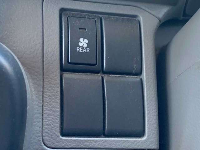車もネットで探すのが当たり前になってきました。とは言っても、やっぱり見ずに買うのは少し不安。。。と、思われる方には精一杯のお伝の方法としてビデオ通話等、オンライン商談も対応しております！