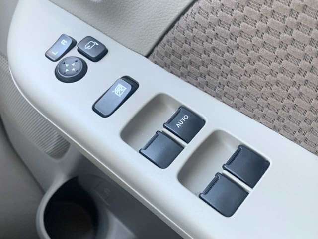 コンチネントは自動車保険代理店です。お車の購入をご検討の際は、やはり保険料の変化も気になるところ。一緒にご相談出来ます！もしもの事故をしてしまった時は、修理工場と保険代理店が一緒ならやっぱりスムーズ。