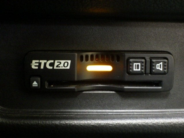 【ETC】便利なETC車載器も装備！高速道路の料金所もスムーズに通過できます。今や必須の装備ですね！お客様用にセットアップをしてのお渡しとなります！