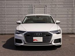 Audiの特徴シングルフレームグリルは力強さとエレガントな雰囲気を醸し出します。