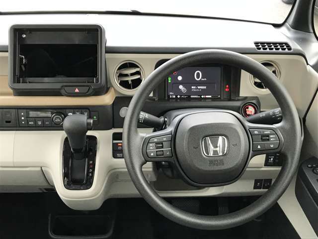 ハンドル周りです！ボタンの配置やメーターのイメージなどご覧ください♪♪