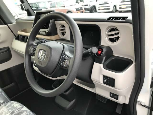 インパネ全体です！内装のボタンの位置などをご確認ください♪