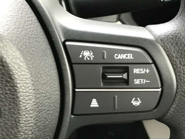 ハンドル周りです！ボタンの配置やメーターのイメージなどご覧ください♪♪