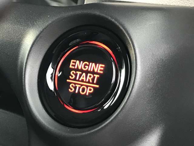 プッシュボタンスタートで鍵を刺さなくても持ってるだけでエンジンも楽々かけれちゃう！！