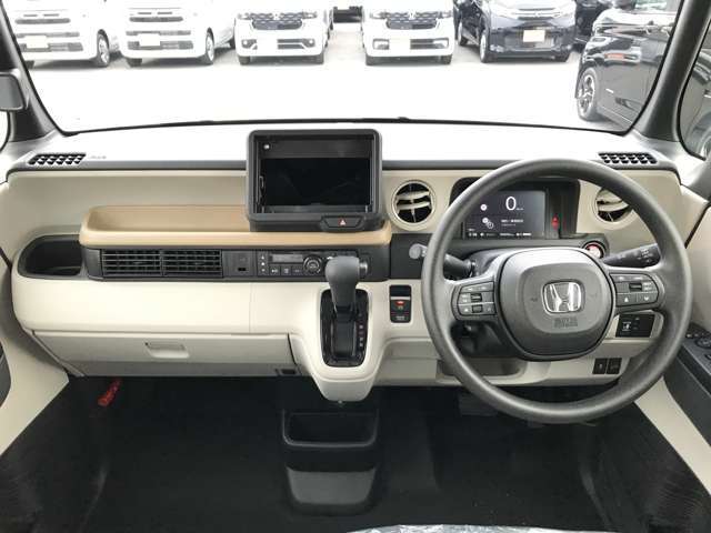 インパネ全体です！内装のボタンの位置などをご確認ください♪