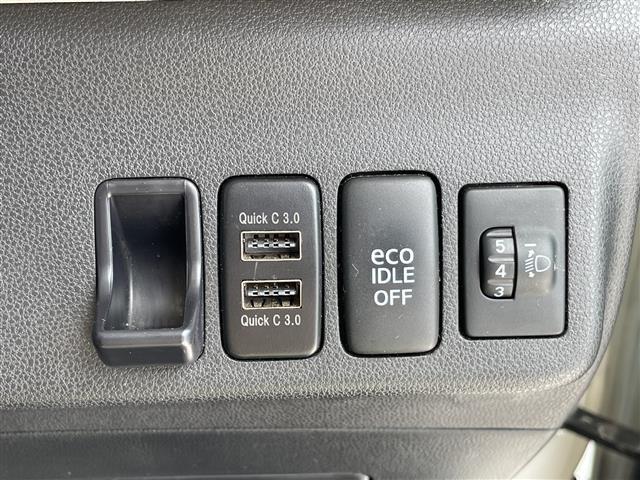 【運転席操作部】『運転席周辺の装備』の画像になります。快適なドライブを楽しむための機能が装備されています！運転席から触れるので使いやすいです！