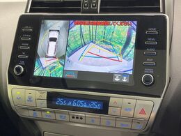 【パノラミックビューモニター】専用のカメラにより、上から見下ろしたような視点で360度クルマの周囲を確認することができます☆死角部分も確認しやすく、狭い場所での切り返しや駐車もスムーズに行えます。