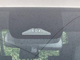 【トヨタセーフティセンス】走行中に前方の車両等を認識し、衝突しそうな時は警報とブレーキで衝突回避と被害軽減をアシスト。より安全にドライブをお楽しみいただけます。
