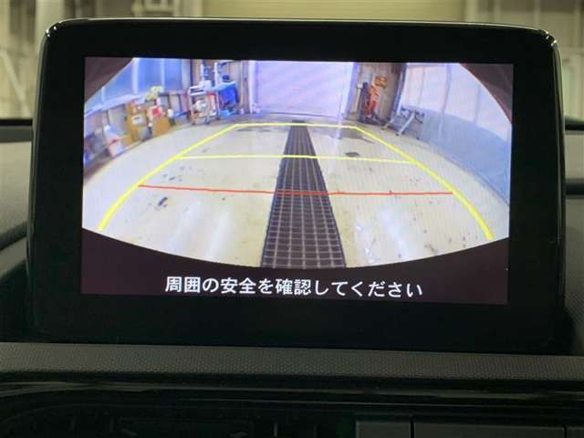 バックモニターで、後方確認しながら安心して駐車することができます。車庫入れが苦手な方にも安心です。※カメラが映し出す範囲は限られています。必ず車両周辺の安全を直接確認してください