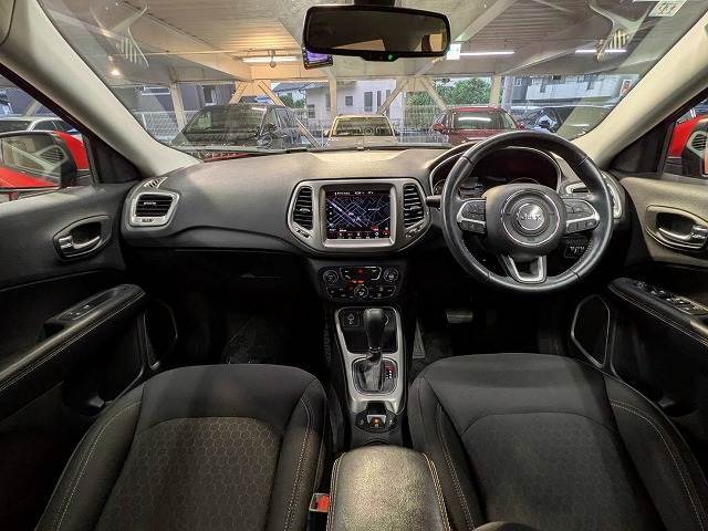 アイポイントが高く見晴らしの良い運転席です！