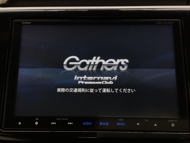 純正メモリーインターナビ付きです！CD・DVD再生、ミュージックサーバー、フルセグTV視聴、Bluetooth・ミュージックプレーヤー接続可能です！