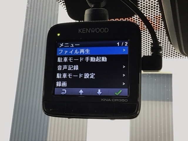 社外ドライブレコーダーがフロントに付いております！万が一の時や楽しいドライブシーンの記録・再生が可能です！
