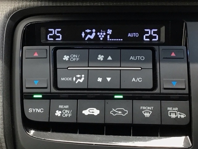 Wエアコン付きです！運転席・助手席それぞれ快適な車内でお過ごしいただけます。