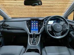 アイポイントも高く見渡しの良い視界を確保しています。長距離のドライブでも疲れにくく快適に運転できます。