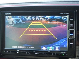 ★バックモニター搭載★ バック時目視しにくいクルマの周囲をカメラで映し出し、安全・安心駐車をサポート♪バックの苦手な方も後ろがハッキリ見えるので安心です☆