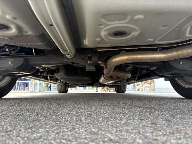 下廻りの防錆塗装【鎧】やマフラーの耐熱シルバーコーティングも施行可能ですのでご相談下さい♪