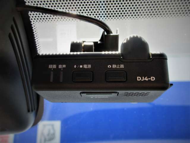 日産純正のドライブレコーダーを装備！　カメラが捉えた映像はナビ画面で確認することが可能です。