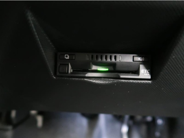 ETC車載器付きです。高速道路の料金所もスムーズに通過できます。