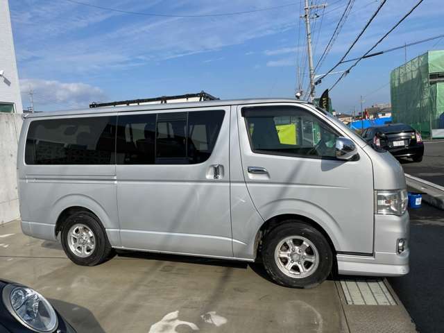 滋賀県のHIACE＆CARAVAN専門店「BARREL　PARX」です。主に8人乗りや7人乗りを制作し、リーズナブルな価格でバン登録（1・4・2）ナンバーから乗用登録（3・5）ナンバーへ構造変更し販売させて頂いております。