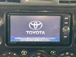 【純正ナビ】人気の純正ナビを装備しております。ナビの使いやすさはもちろん、オーディオ機能も充実！キャンプや旅行はもちろん、通勤や買い物など普段のドライブも楽しくなるはず♪