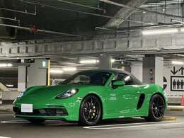 有償カラー「パイソングリーン」を纏い、「PCCB」を装備した、魅力溢れる718 Boxster GTS 4.0のリリースです。
