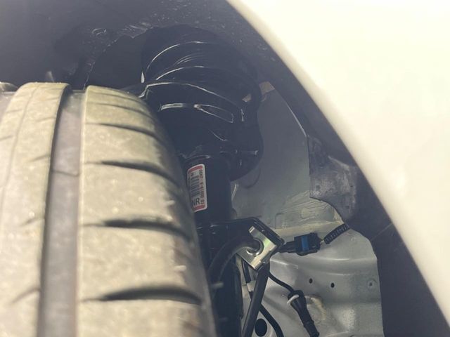 お車を安心してお乗りいただく為には、足回りの定期点検が欠かせません。サービスサポート（有償保証）では無料点検もご提供しており、安心のカーライフをお過ごしいただけるサポート体制が整っています。