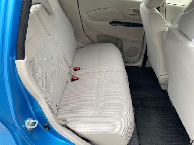 普段のお買い物や通勤、送迎等に十分な荷室スペースを確保しております。セカンドシートを倒すと、大きな荷物の積載も可能です♪