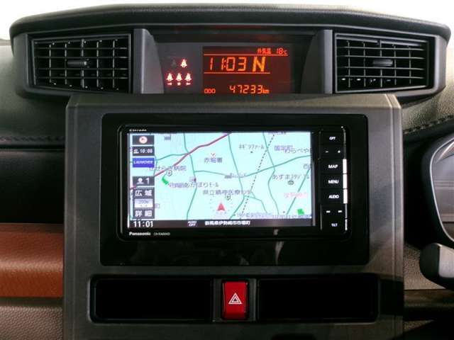 純正SDメモリーナビになります。