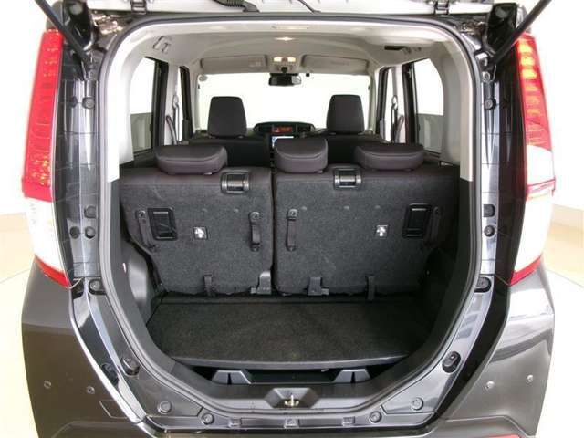 広々としたラゲージスペースを備えています。大きなものや長さのある荷物もしっかりと積み込めます。