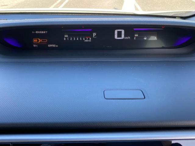 WECARSの展示場では実際に見て、触ってお車をお選びいただけます！知識の豊富な営業スタッフが様々なカーライフをご提案いたします！