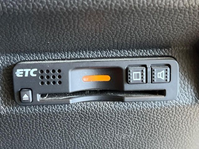【ETC】高速道路の料金所をストレスなく通過！話題のスポットやサービスエリアに多い「スマートIC」利用時は必須のアイテムです。当店でセットアップを実施、ご納車当日からすぐにご利用いただけます！