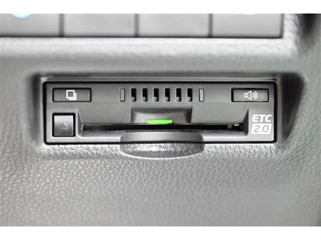 【ETC装備車】今の時代ETCが付いていない車の方が少数派になりましたね。何も考えずゲートを通過するだけです。