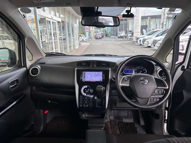 展示車両は全車　クリーニング済。　専門業者さんにて内外装ともにキレイにしてご納車いたします。　また別途、各種コーティングもうけたまわってます。
