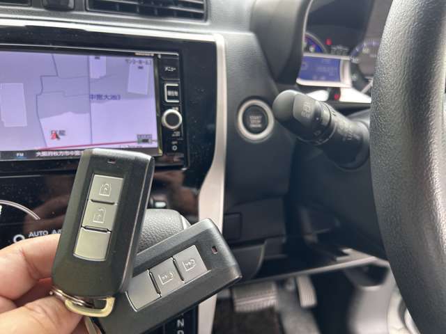 スイッチ操作で「キー開け閉め・エンジンのオンオフ」ができる『インテリジェントキー』