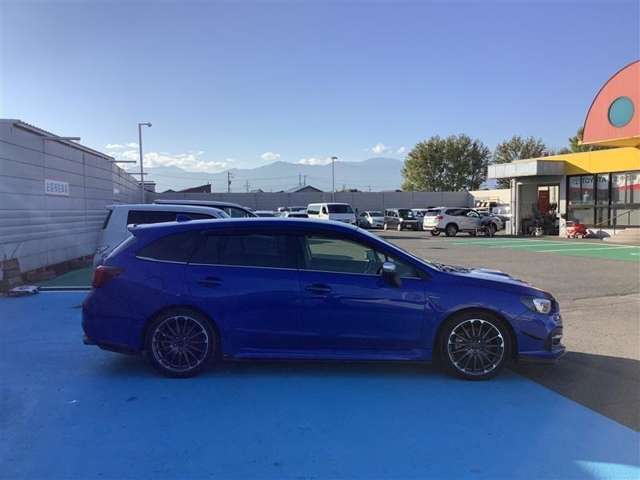 万が一の時には、全国約5000ヵ所のトヨタテクノショップで保証修理が受けられますので、遠方へのご旅行もご安心下さい。