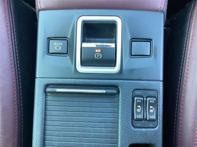 当店のクルマをご覧頂き、誠にありがとうございます。トヨタ正規ディーラーの『長野トヨタ自動車株式会社』でございます。