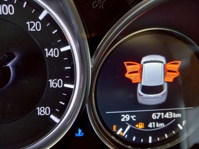 清潔で広々した座席です！是非、現車を見て体感してみてください。