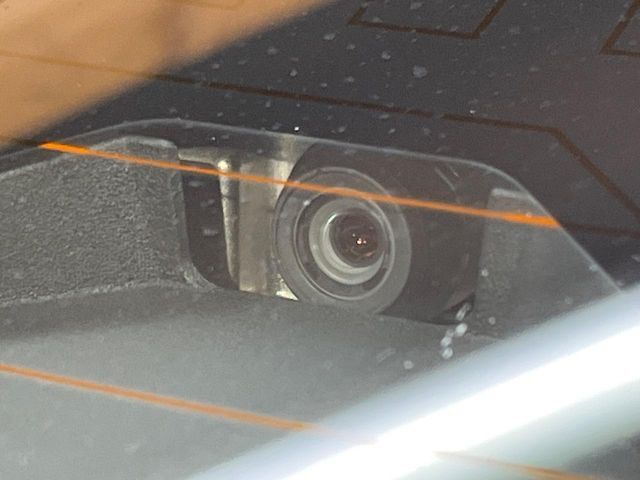 【トヨタセーフティセンス】走行中に前方の車両等を認識し、衝突しそうな時は警報とブレーキで衝突回避と被害軽減をアシスト。より安全にドライブをお楽しみいただけます。