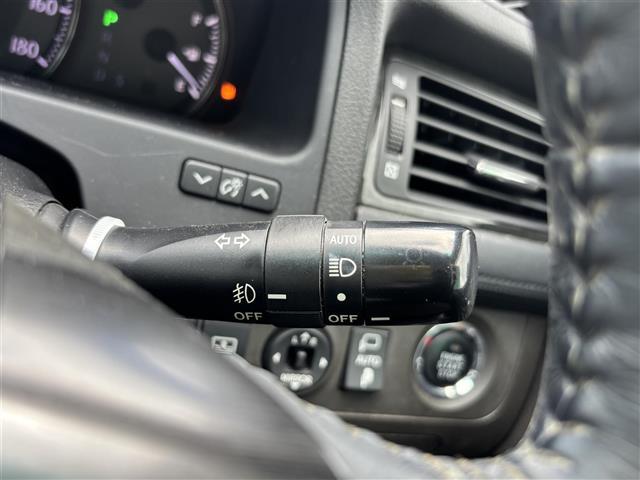 気になる車はすぐにお問い合わせください！画面右側の0066から始まる無料ダイヤルからお問い合わせ下さい！専門スタッフがお車のご質問にお答えいたします！
