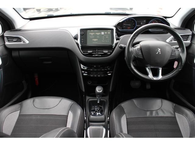ハーフレザーの高級感のあるシートです！使用感少な目の内装綺麗なお車です。