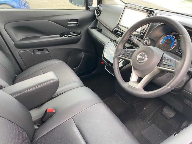 視界が広く、ドライバーの運転のしやすさを、考えた運転席