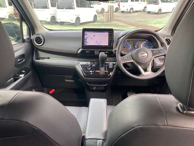 落ち着いたお洒落な内装＆コックピット