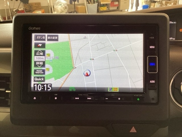 ナビゲーションはフルセグTV、インターナビ対応のGathers純正メモリーナビを搭載しています。Bluetoothオーディオ機能がありますので、スマートフォンなどの音楽も再生できます。
