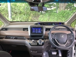 フロントガラスが大きく、ワイドな視界で運転もしやすくなるように、設計されています。