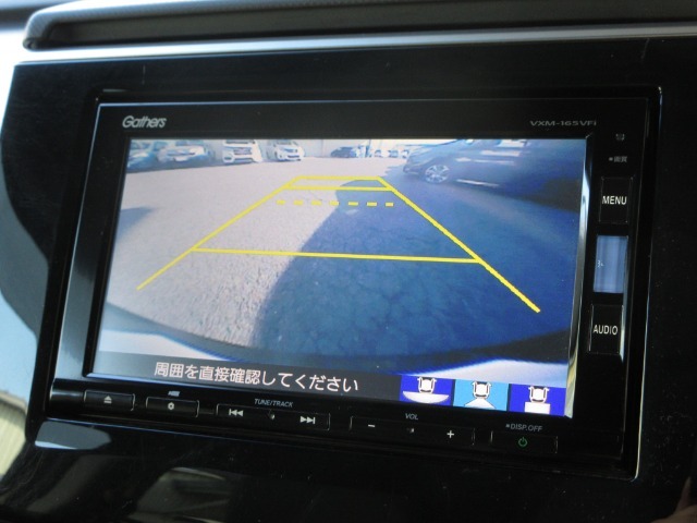 バックをするとき自動でリアの様子が映る『リアカメラ』付き！画面で確認しながらバックができますから安心ですね。でも、目視も大切ですよ！安全第一でお願いします！